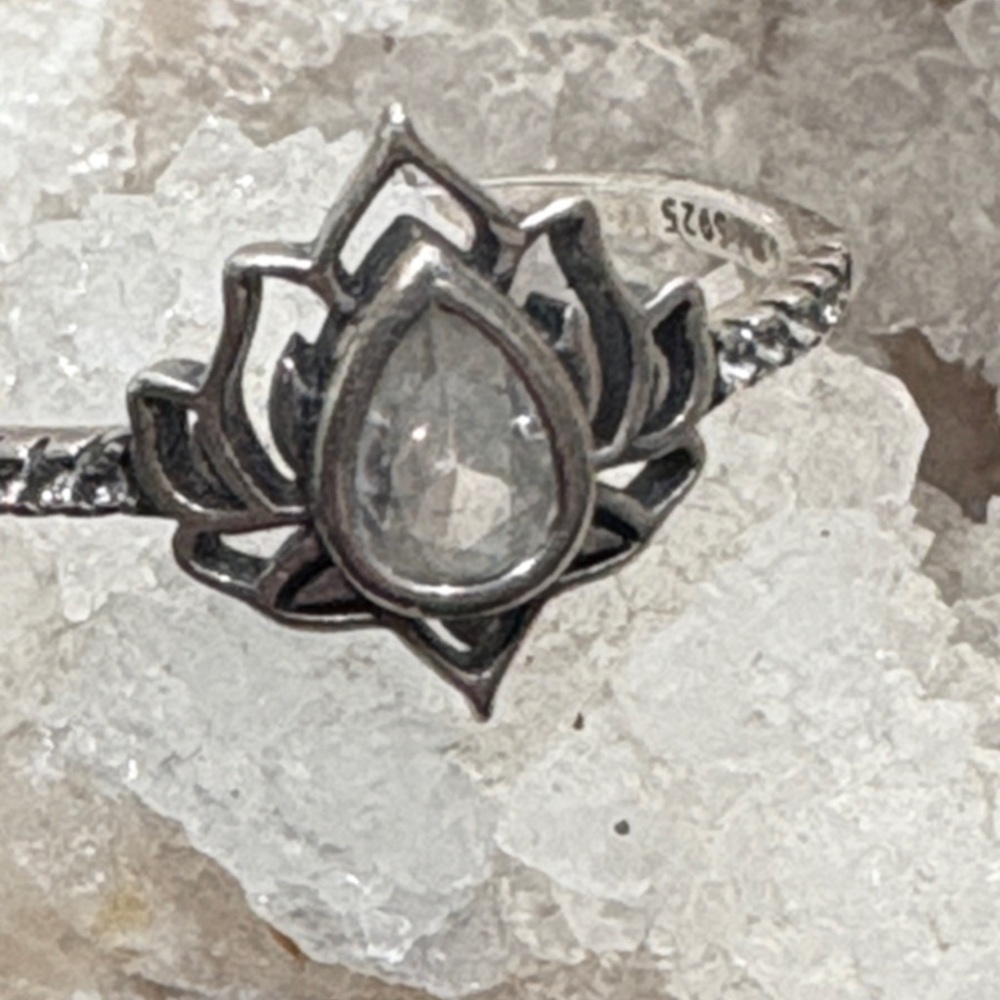 Sterling Silver Lotus Ring w/ Clear  Quartz - Picture 2 of 4